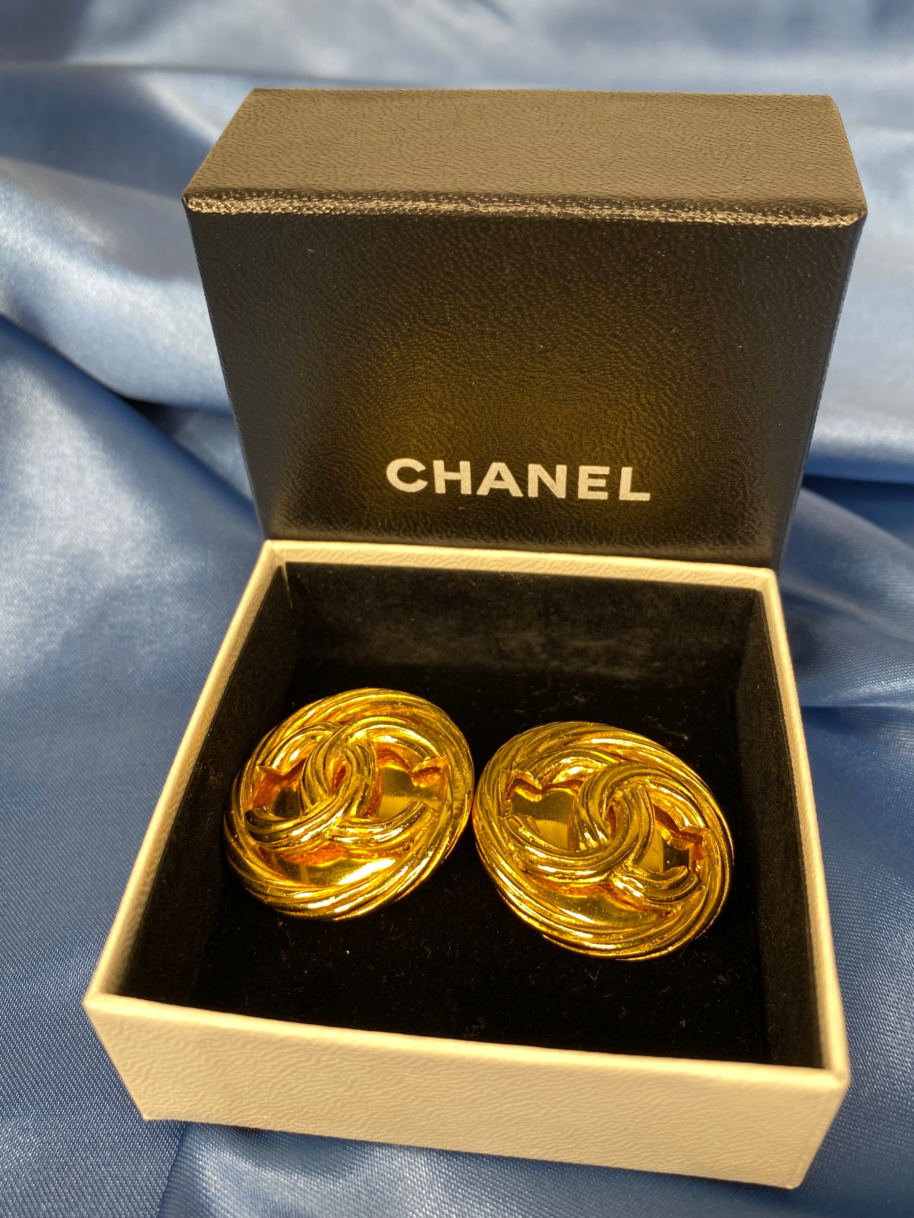 Chanel store round earrings