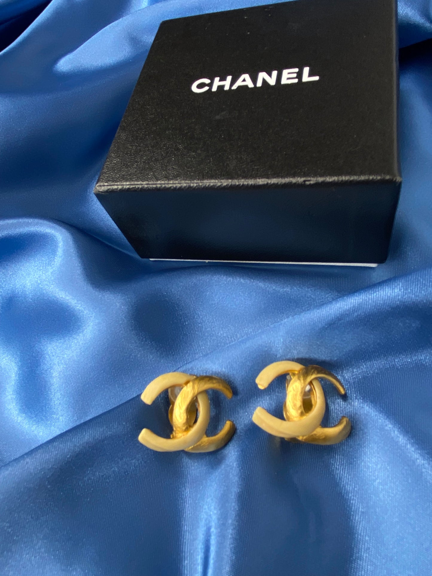 Chanel 00T CC Logo Earring 24K GHW